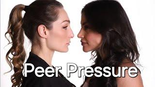 Maya & Manoela- Peer Pressure Xeque mate