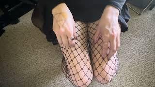 Asmr fishnet scratching tingles