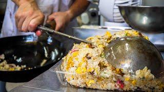 １kg越えの巨大チャーハンに爆食いアニキが集結する東京町中華がエグい丨Egg Fried Rice-Wok Skills In Japan