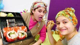 Reyhan abla ve rus torun Daria sushi yiyorlar. Komik video