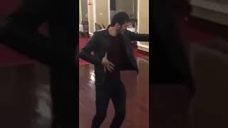 чеченец танцует под музыку между нами тает лёд 