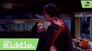 Is Lexie Falling for Axl? - The Middle