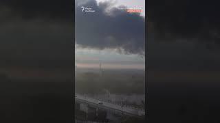  Брянск сейчас из-за пожара на нефтебазе над городом поднялись столбы черного дыма