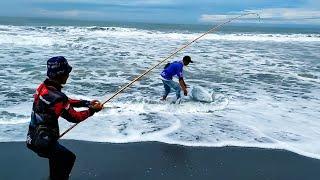 mancing pinggiran pantai strike ikan besar.