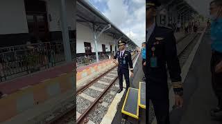 Semboyan 41 Kondektur Kereta Api Argo Wilis  Stasiun Tasikmalaya