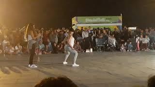 La mujer del chileno bailando reggaeton