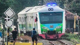 NONTON KERETA API DI STASIUN GEDANGAN DAN MOMEN SPESIAL