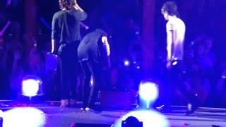 SOML Liam gets Harry wet  Tulsa One Direction