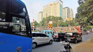 Palang pintu perlintasan KRL Duren Kalibata Bus Hino & Mercy