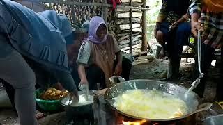 Tradisi Jawa yang masih ada sampai sekarang  Suasana di dapur