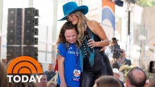 Lainey Wilson surprises young fan with concert tickets on TODAY