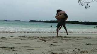 MMA trained Girl chokes out boyfriend on the beach