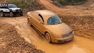 Beautiful Girl Driving Car OFF Road Stuck  小姐姐失恋了，开车来发泄，玩的太厉害，变速箱都废了