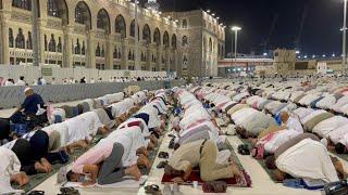 Worshippers pray in Meccas Grand Mosque as Saudi Arabia drops social distancing  AFP