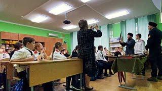 Выезд с выставкой оружия в школу 65 Краснодар