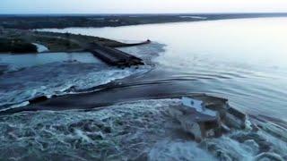 Прорыв дамбы Каховской ГЭС вызвал наводнение на юге Украины