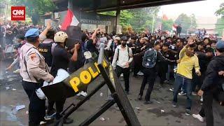 Demo Memanas Pagar Belakang Gedung DPR Jebol