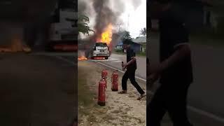 Kebakaran mobil terjadi didepan Pertamina dini hari