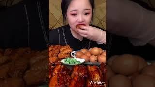 mukbang babi telor dan daging ayam kecap manis pedas