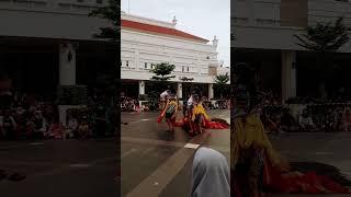Pertunjukan Jathilan di Alun-Alun Surabaya #justwalk #jalanjalan #walkingvideo