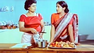 നിന്നെപ്പോലെയുള്ള കൊറേ എണ്ണത്തിനെ ഈ ഡിക്കമ്മായി കണ്ടിട്ടുണ്ട് മോളെ  Malayalam Comedy Scenes