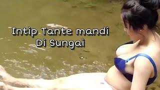 Intip Tante Mandi Di Sungai