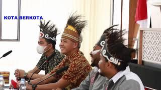 Ganjar & Gibran Rayakan Natal Bareng Wong Papua di Solo