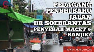 Pedagang Buah Gunakan Bahu Jalan HR Soebrantas Jadi Penyebab Kemacetan?