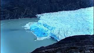 Desprendimiento en el glaciar Perito Moreno SO de Argentina en la región de la Patagonia.