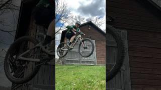 How many jumps before your legs are on ? #80smusic #mtb #mountainbike