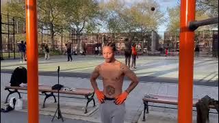 Young guy does muscle ups and head bangers 🫡  #calisthenics