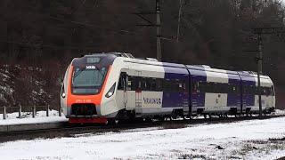 Электропоезд ЭР2Т-7246 и дизель-поезд ДПКр3-002 следуют по маршруту во Львовской области