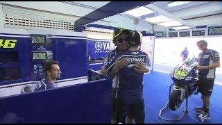 #LorenzoVsMarquez Lorenzo greets Rossi in Valencia