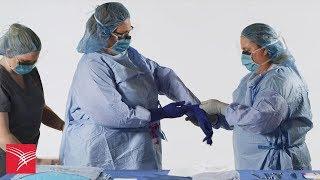 Protexis™ Surgical Gloves Assisted Donning