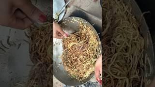Thele wali CHOWMEIN ️ #shorts #chowmein #noodles #noodle #chowmeinrecipe #noodlesrecipe