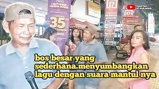 bos besar yang sederhana menyumbang kan lagu dengan suara mantul nya.