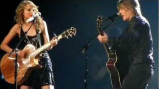 Taylor Swift and Johnny Rzeznik of the Goo Goo Dolls sing Iris