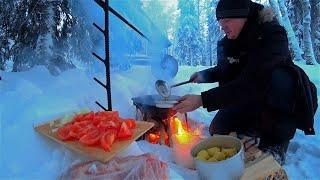 Домик в тайге Живём в избушке охотимся и рыбачим. Кум добыл мясо Готовим в казане на костре