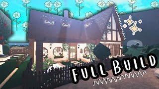 Building the FINAL COTTAGE in my Bloxburg Town