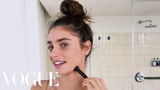Taylor Hills 10-Minute Guide to Her Fall Look  Beauty Secrets  Vogue