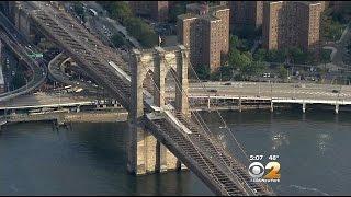 Cops Tourist Tried To Climb Brooklyn Bridge To Take Pictures