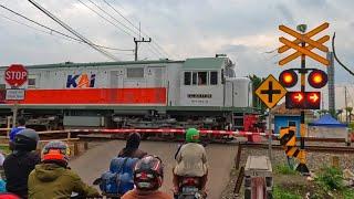 RAILWAY CROSSING 3 Kompilasi Perlintasan Kereta Api Kota Bandung