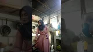 Tante Erni makin Hot di dapur  Panas Adem Short