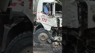 Dahsyat‼️adu banteng truk muatan batu bara #viral #yearofyou #shorts #shortsvideo
