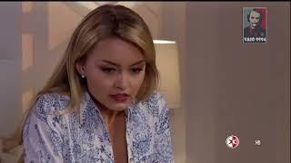 Angélique Boyer baise les pieds  Angelique Boyer feet kiss