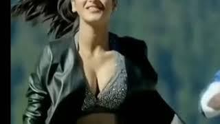 Sruthi Hassan showing boobs scene in movie