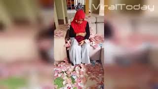 Viral Video Seorang Perempuan Dilempari Dengan Uang yang Diduga pelakor