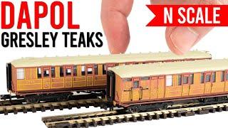 Surprisingly Detailed Dapol LNER Teak Coaches in N Gauge  Unboxing & Review