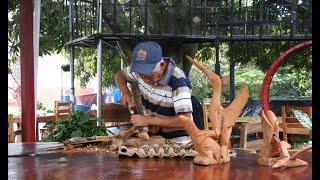 Artesano Salvadoreño convierte cualquier trozo de madera o raíz en una obra de arte