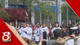 Catholic conference hosts eucharistic procession